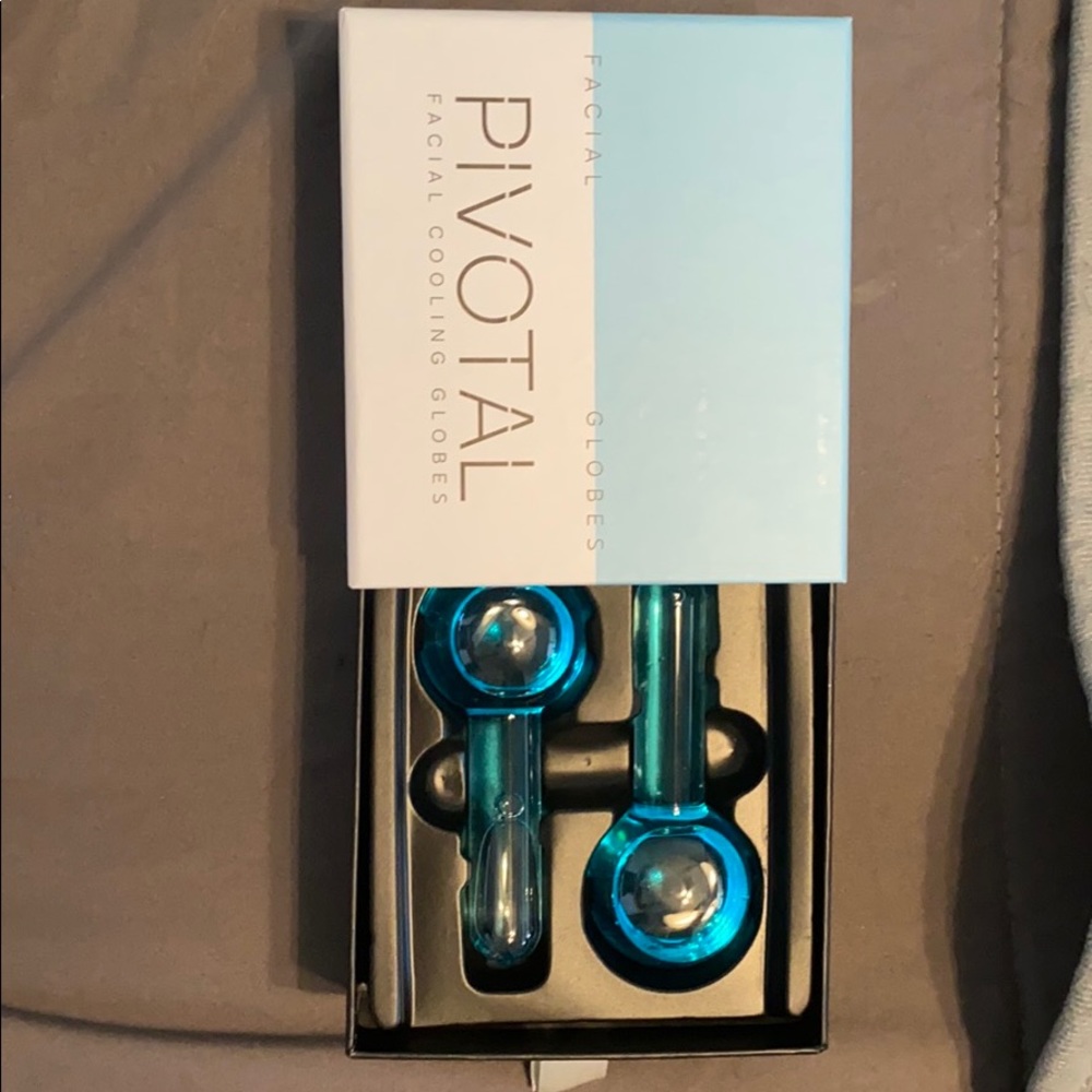 Pivotal Facial Cooling Globes
